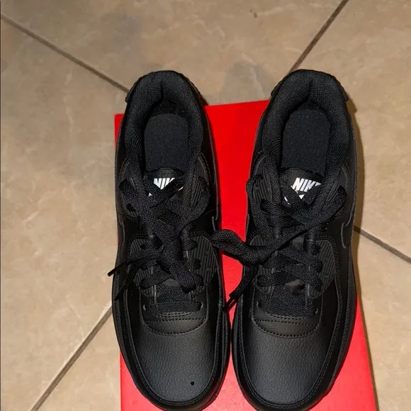 Nike Air Max size 6Y Black Sneakers