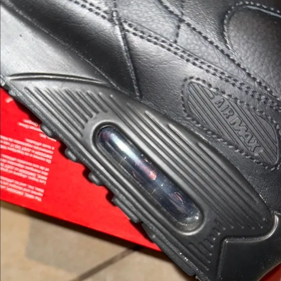 Nike Air Max size 6Y Black Sneakers