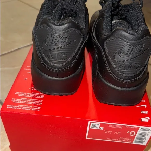 Nike Air Max size 6Y Black Sneakers