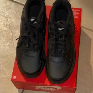 Nike Air Max size 6Y Black Sneakers