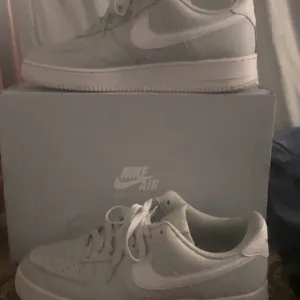 Nike Air Men's Athletic Shoes - Gray and White
