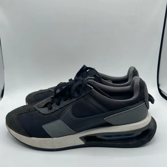 Nike Air Men's Black and Gray Athletic Shoes