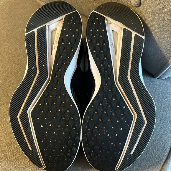 Nike Air Zoom Winflo Black Womens  Size 9.5