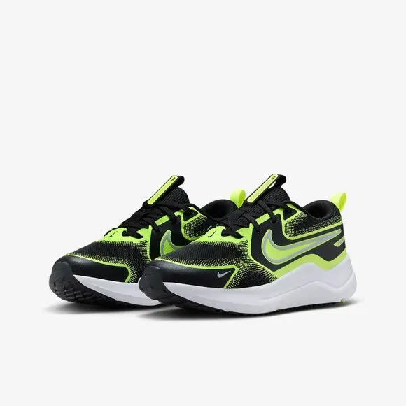 NIKE BIG KIDS GIRLS GREEN COSMIC RUNNING SHOES US 7Y/ UK6/ EUR40