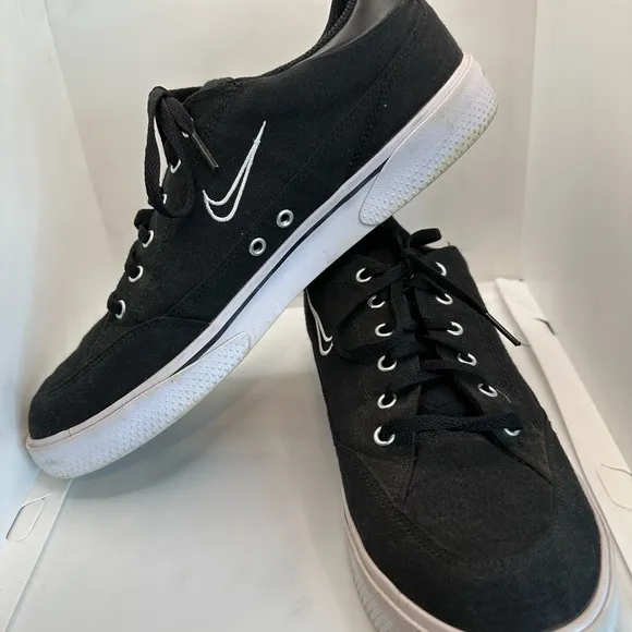 Nike Black and White Sneakers with Thick Sole and Canvas Upper
