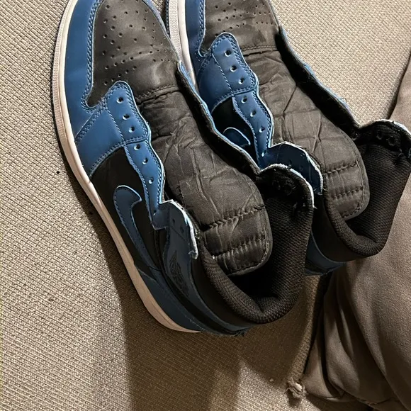 Nike Blue and Black Athletic Shoes High-Top Design