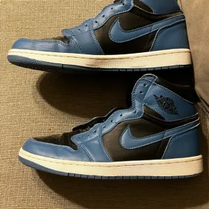 Nike Blue and Black Athletic Shoes High-Top Design