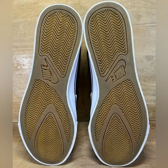 Nike Court Royale Womens Size 11 Slip On Shoes Sneakers Black BQ9138-001