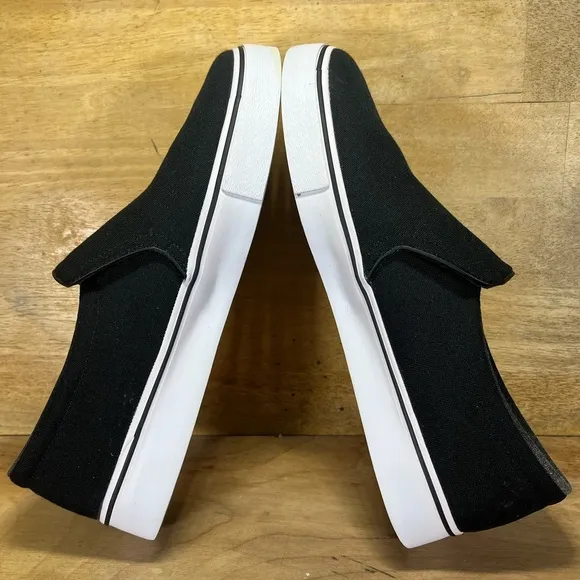 Nike Court Royale Womens Size 11 Slip On Shoes Sneakers Black BQ9138-001