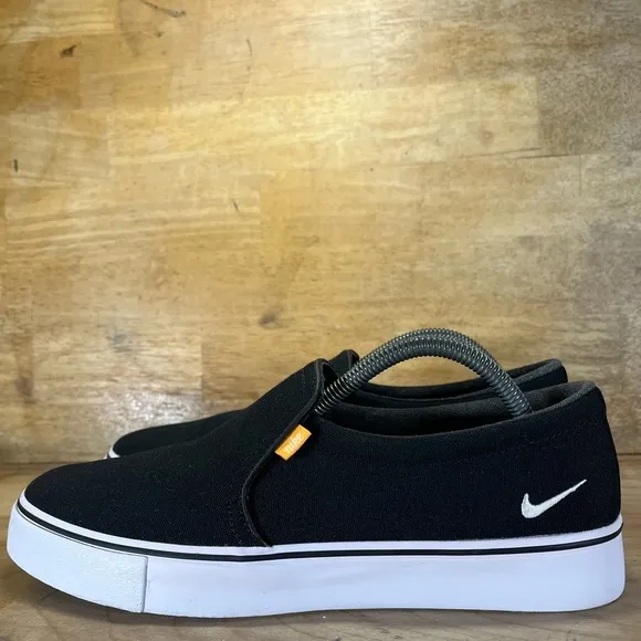 Nike Court Royale Womens Size 11 Slip On Shoes Sneakers Black BQ9138-001