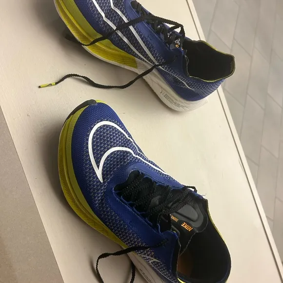 Nike D-6566-401 Athletic Shoes size 9-great preowned shape! Vibrant