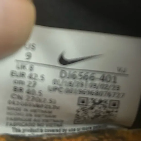Nike D-6566-401 Athletic Shoes size 9-great preowned shape! Vibrant