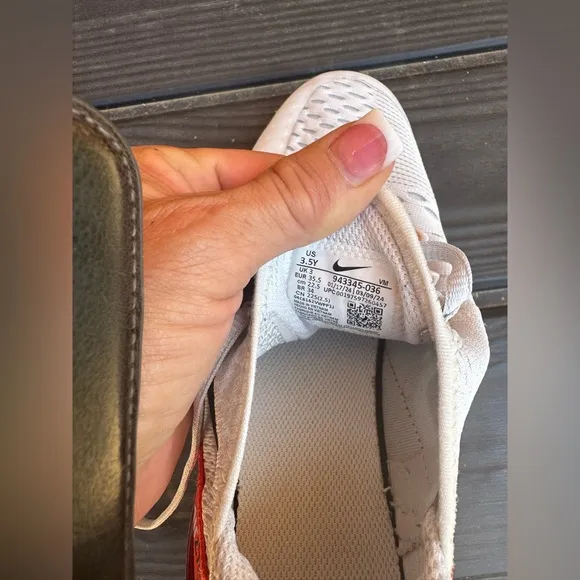 Nike Kids Air Max 270 White and Red Shoes, slightly used Size 3.5