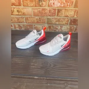 Nike Kids Air Max 270 White and Red Shoes, slightly used Size 3.5