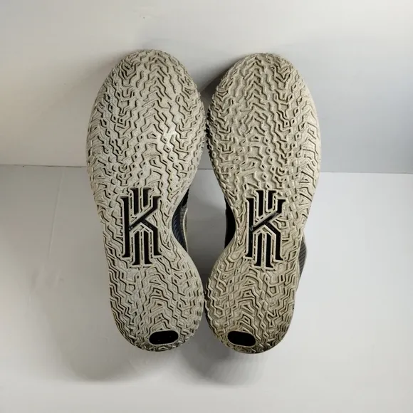 Nike Kyrie 4 Low Basketball Shoes Men 13 Black Smoke Gray Athletic Sneakers