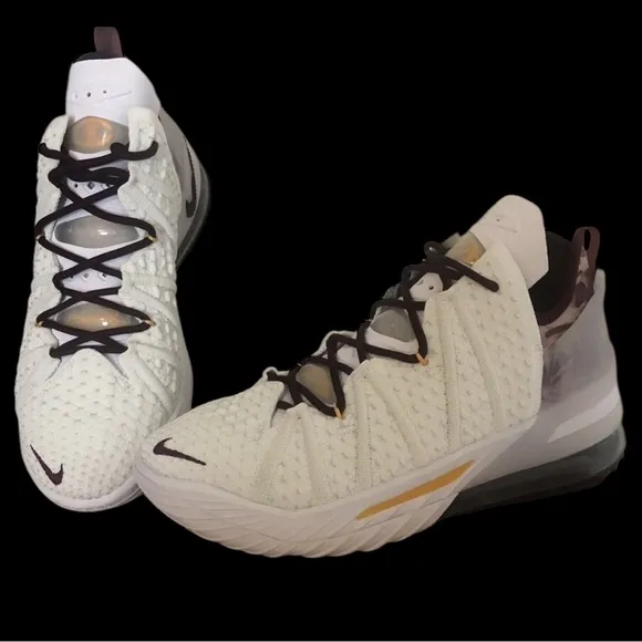 Nike LeBron 18 White Black Sneakers Shoes 13 NIB