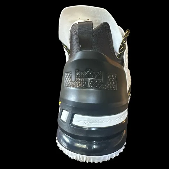 Nike LeBron 18 White Black Sneakers Shoes 13 NIB