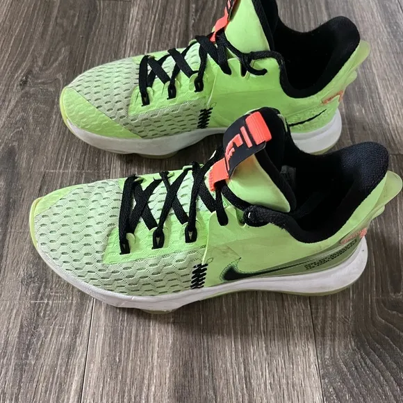 Nike LeBron Witness 5 Basketball Shoes – Neon Green &amp; Black – Size 8.5