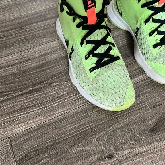 Nike LeBron Witness 5 Basketball Shoes – Neon Green &amp; Black – Size 8.5