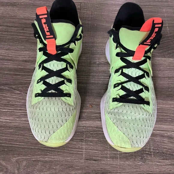 Nike LeBron Witness 5 Basketball Shoes – Neon Green &amp; Black – Size 8.5