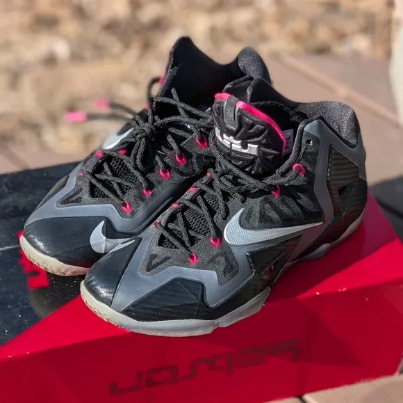 Nike LeBron XI 11 MIAMI NIGHTS 616175-003 size Men Size 11 Worn Twice 2013