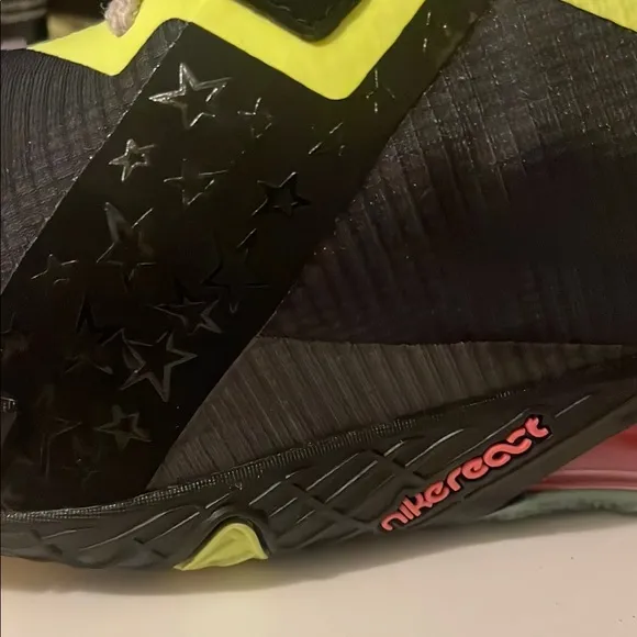 Nike LeBron XVIII Low EP 18 (Bugs vs Marvin) 12.5