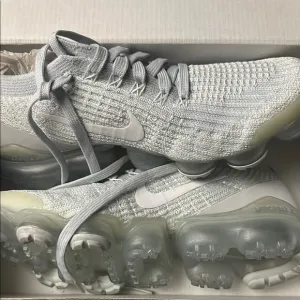 Nike Light Gray Knit Sneakers
