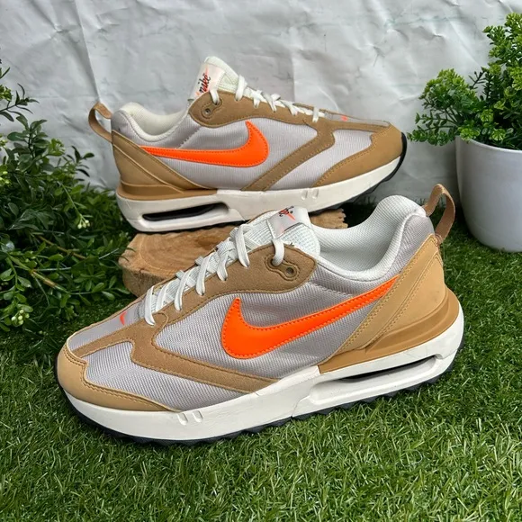 Nike  men Air MaxDawn ElementalGold Total Orange Gold  Men Size 8 new