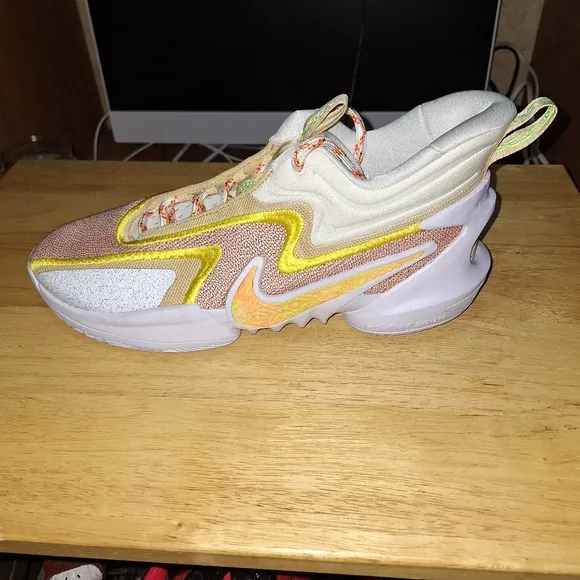 Nike men's Cosmic Unity 2 mid-top basketball shoes in a 10. Like new condition.