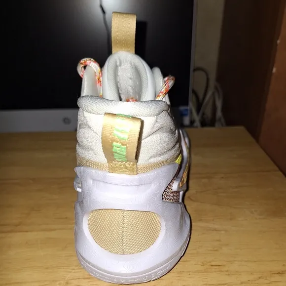 Nike men's Cosmic Unity 2 mid-top basketball shoes in a 10. Like new condition.