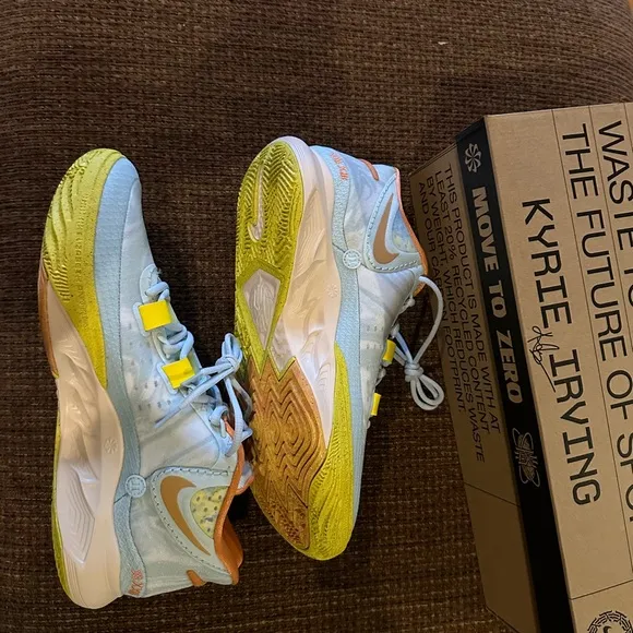 NIKE men’s Kyrie 8 Eagle Sneakers