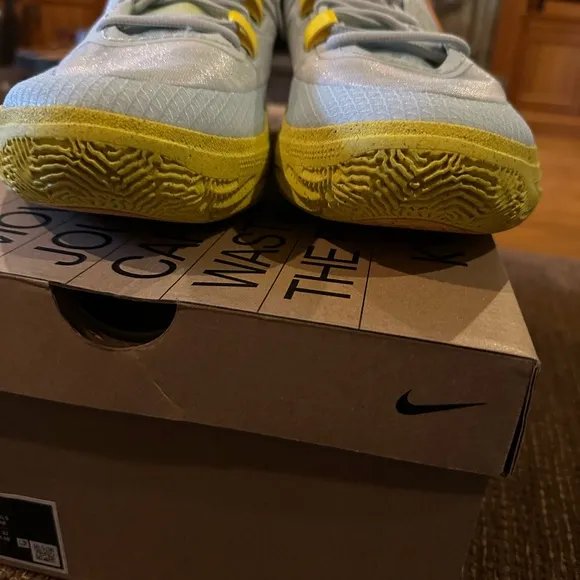NIKE men’s Kyrie 8 Eagle Sneakers