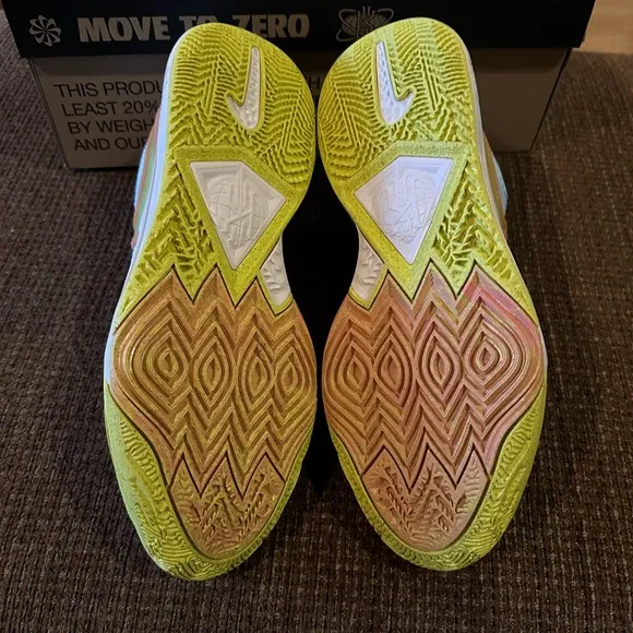 NIKE men’s Kyrie 8 Eagle Sneakers