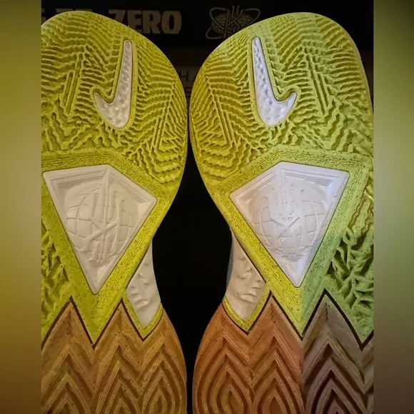 NIKE men’s Kyrie 8 Eagle Sneakers