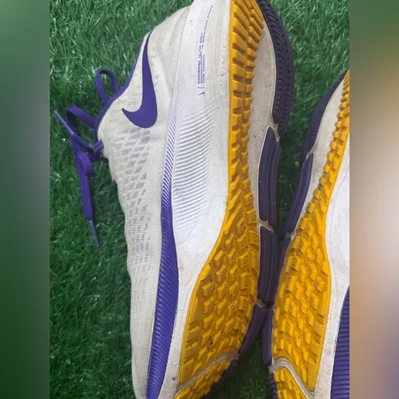 Nike Men’s White and Purple Athletic Shoes Size 6.5