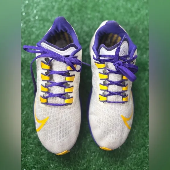 Nike Men’s White and Purple Athletic Shoes Size 6.5