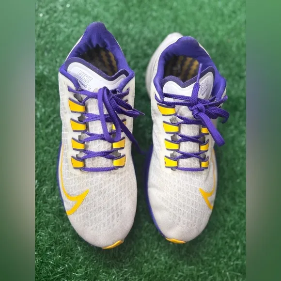 Nike Men’s White and Purple Athletic Shoes Size 6.5