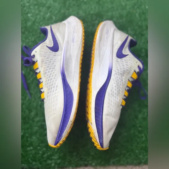 Nike Men’s White and Purple Athletic Shoes Size 6.5