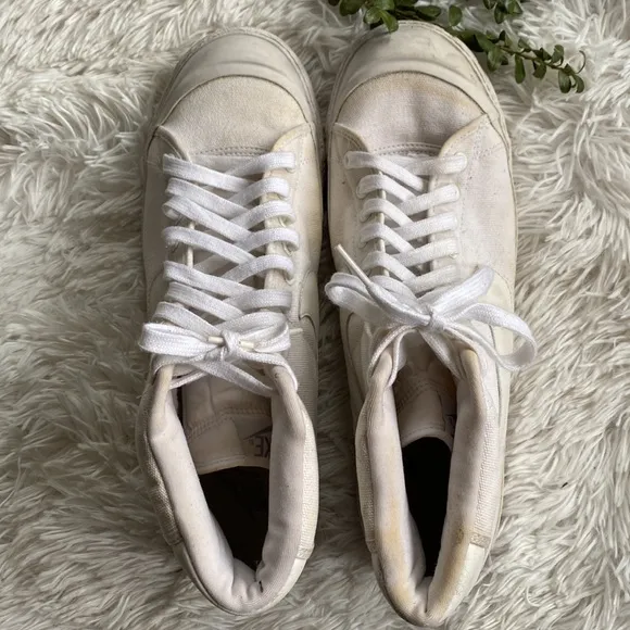 NIKE • Mens White canvas high top vintage sneakers, Size 12