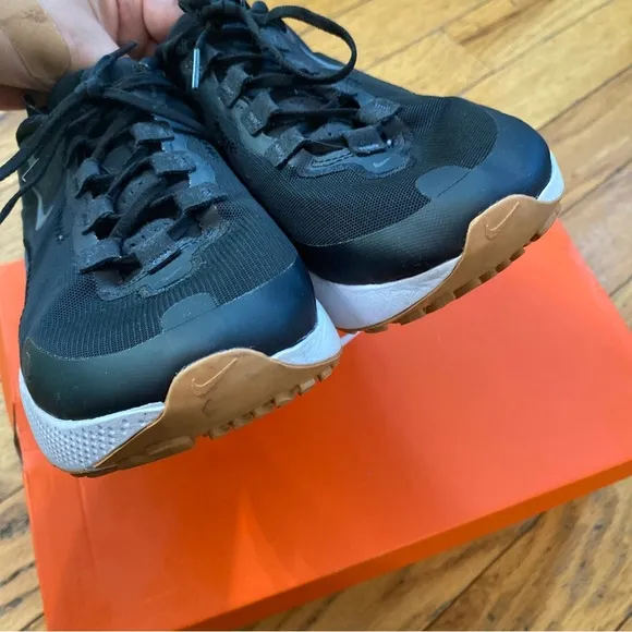 Nike React Escape Run Gum Sole Running Sneakers Size 9.5