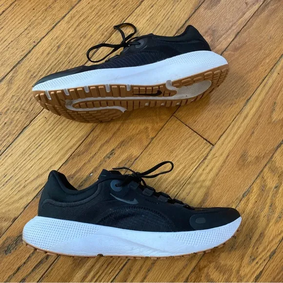 Nike React Escape Run Gum Sole Running Sneakers Size 9.5