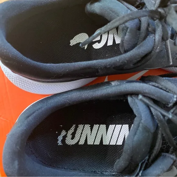 Nike React Escape Run Gum Sole Running Sneakers Size 9.5