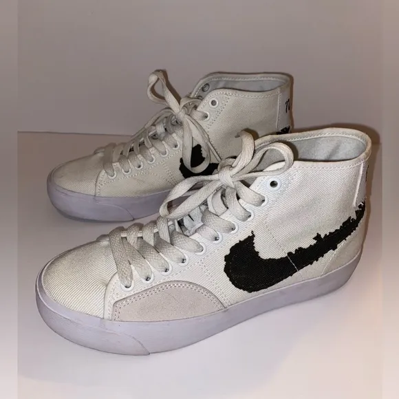 Nike SB Blazer Court Mid PRM White &amp; Black unisex Men’s Size 5, women’s 7