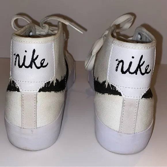 Nike SB Blazer Court Mid PRM White &amp; Black unisex Men’s Size 5, women’s 7