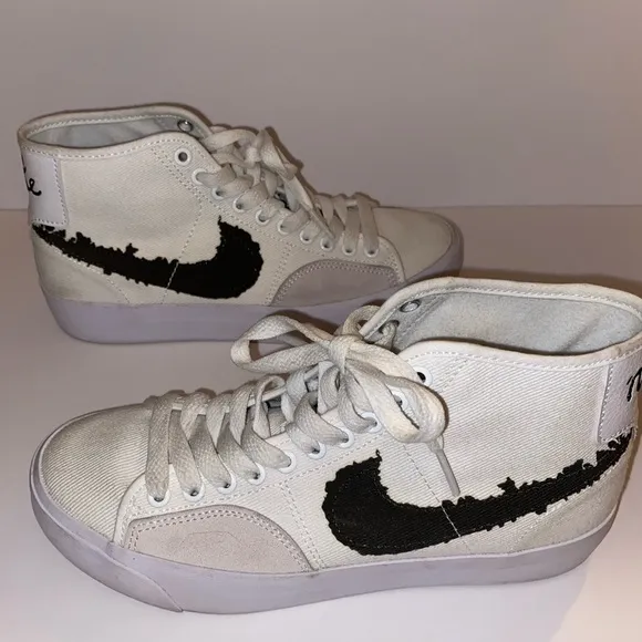 Nike SB Blazer Court Mid PRM White &amp; Black unisex Men’s Size 5, women’s 7