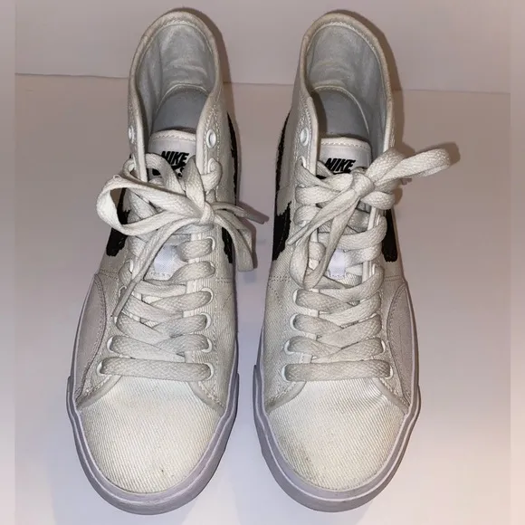 Nike SB Blazer Court Mid PRM White &amp; Black unisex Men’s Size 5, women’s 7