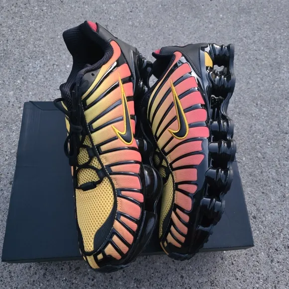 Nike  Shox TL Black and Yellow Sneaker Men Size 13