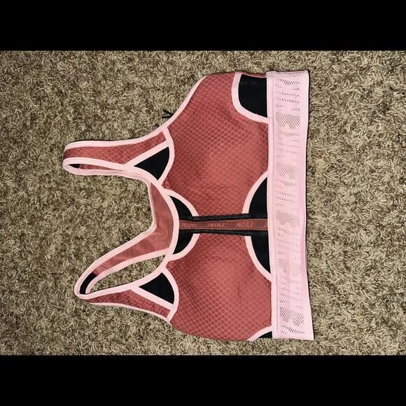 Nike Swoosh Ultrabreathe Women's Medium-support Padded Sports Bra Sample