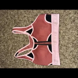 Nike Swoosh Ultrabreathe Women's Medium-support Padded Sports Bra Sample