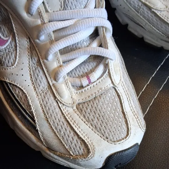 Nike White and Pink Athletic Y2K Shoes